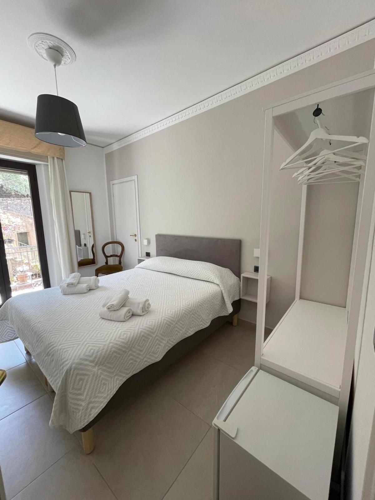 Mira Taormina Rooms Exteriör bild